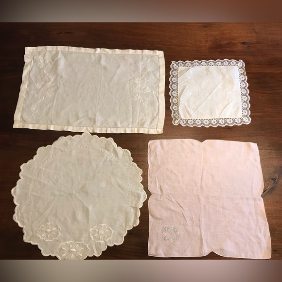 Set of 4 Vintage Linens - Picture 2 of 4